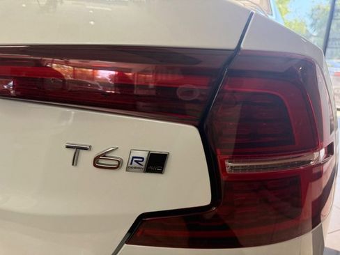 Used 2020 Volvo S60 T6 R-Design image 9