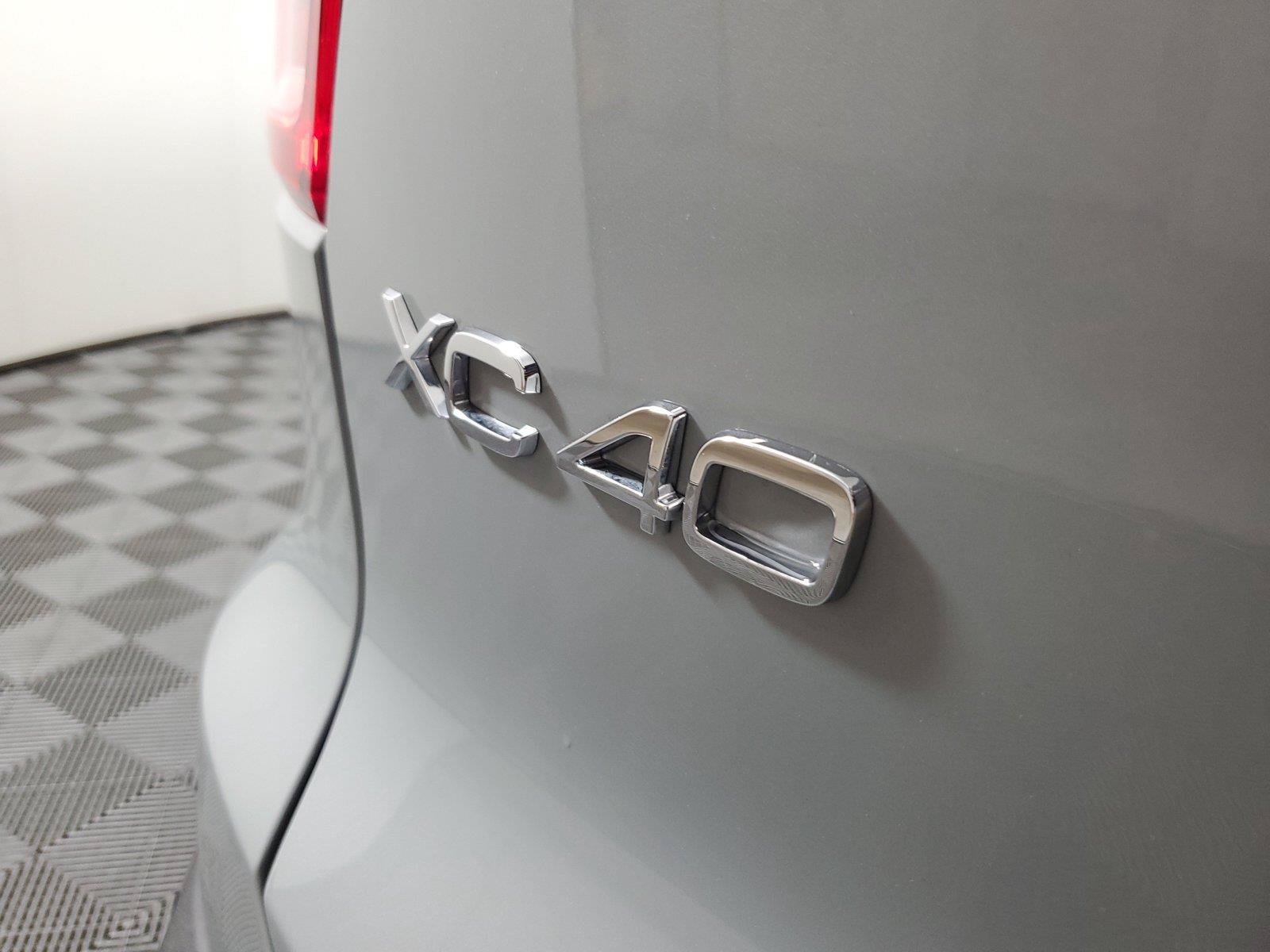 Used 2024 Volvo XC40 B5 Ultimate w/ Protection Package Premier AWD/4WD image 8