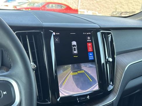 Used 2022 Volvo XC60 B5 Momentum w/ Protection Package Premier FWD image 19