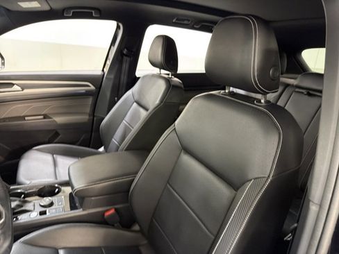Used 2023 Volkswagen Atlas Cross Sport SEL R-Line image 5