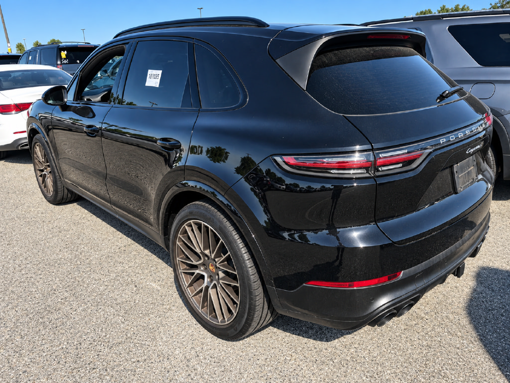 Used 2022 Porsche Cayenne S AWD/4WD image 3