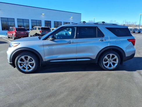 Used 2020 Ford Explorer Platinum w/ Premium Technology Package image 2
