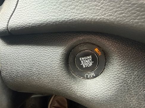 Used 2019 Jeep Cherokee Trailhawk AWD/4WD image 26