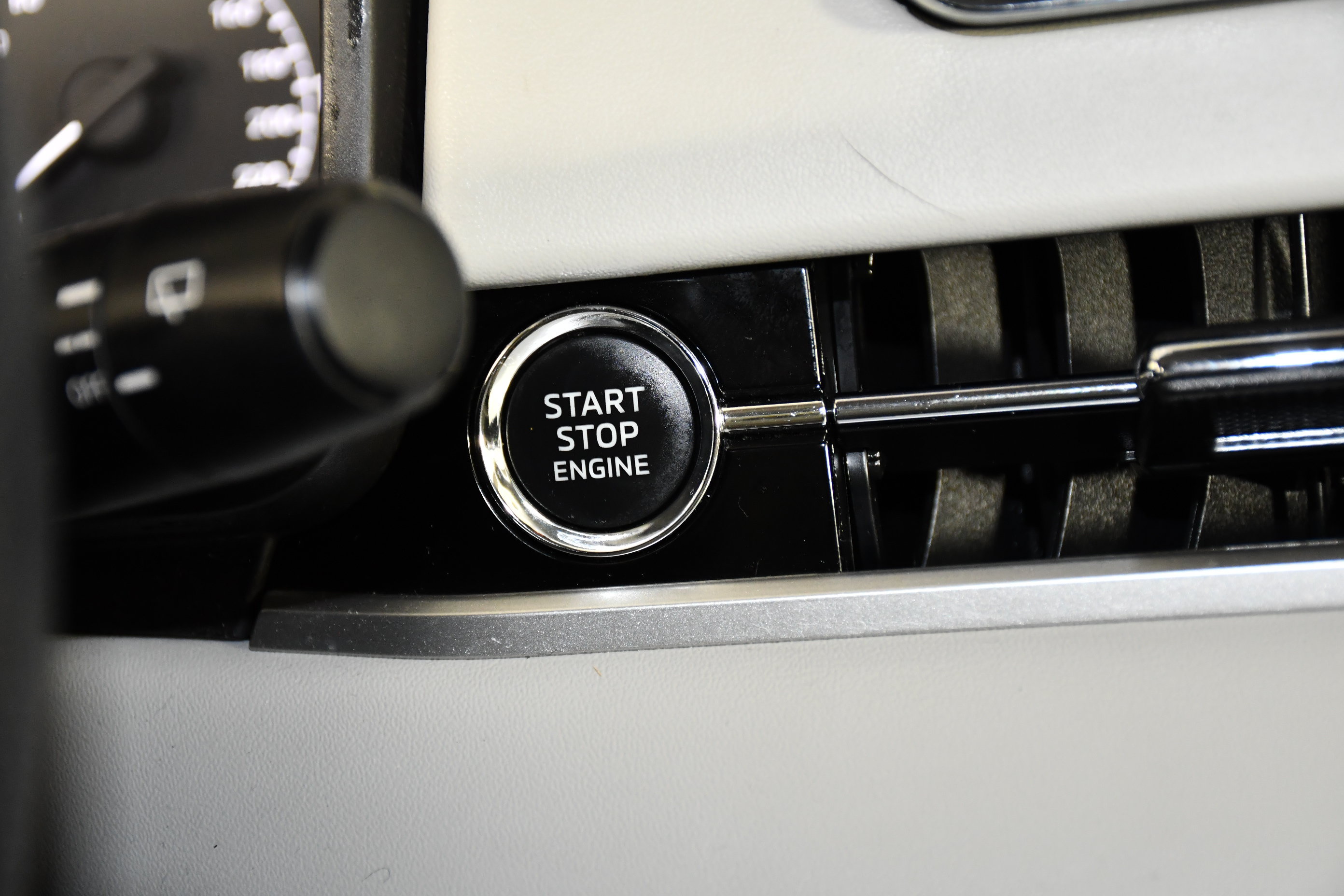 Used 2022 Mitsubishi Outlander SEL AWD/4WD image 24