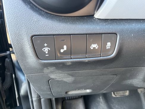 Used 2021 Hyundai Kona Limited image 12