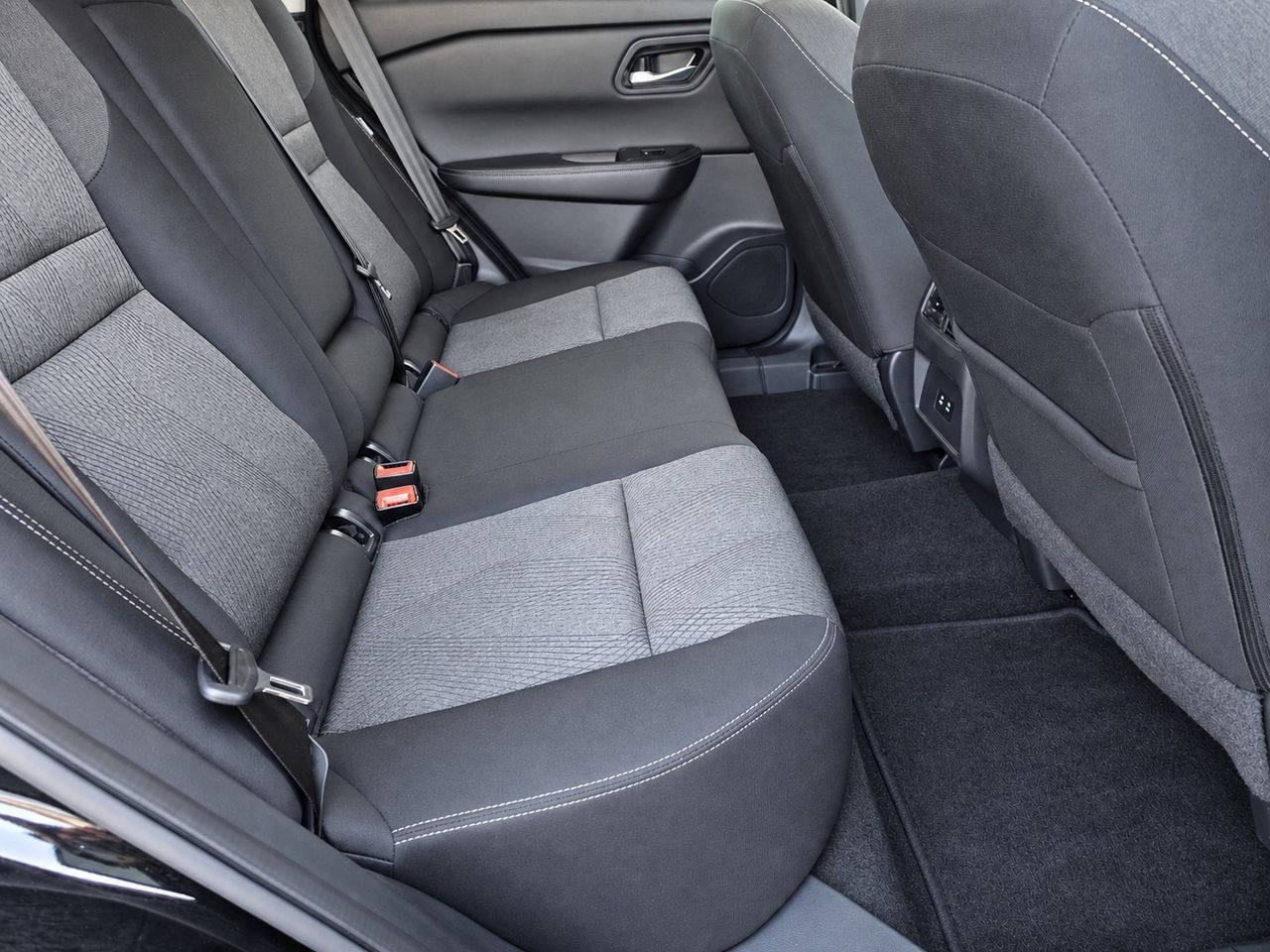 Used 2025 Nissan Rogue SV AWD/4WD image 38
