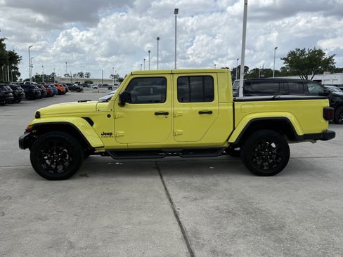 Used 2024 Jeep Gladiator Sport AWD/4WD image 9