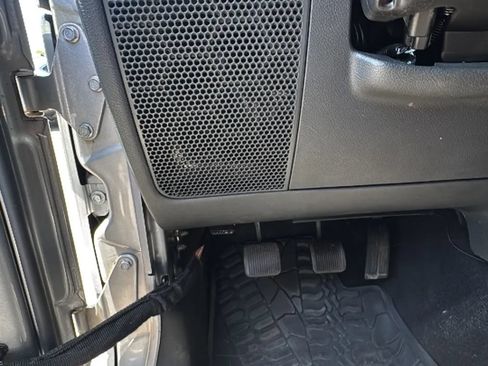 Used 2016 Jeep Wrangler Unlimited Sahara w/ Dual Top Group AWD/4WD image 11