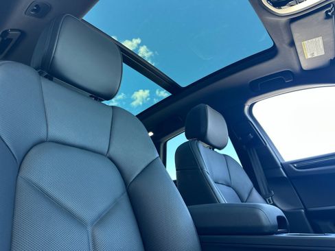 Certified 2025 Porsche Macan image 17