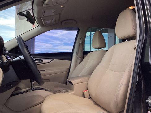 Used 2016 Nissan Rogue SV image 14