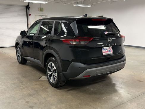 Used 2023 Nissan Rogue SV FWD image 3