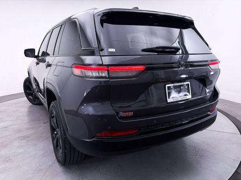 Used 2024 Jeep Grand Cherokee Limited w/ Black Appearance Package AWD/4WD image 4