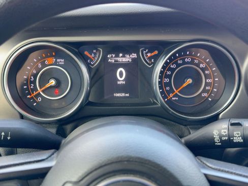 Used 2018 Jeep Wrangler Unlimited Sport image 18