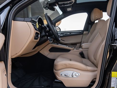 Certified 2026 Porsche Macan AWD/4WD image 23