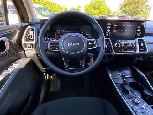 Used 2023 Kia Sorento LX AWD/4WD image 6