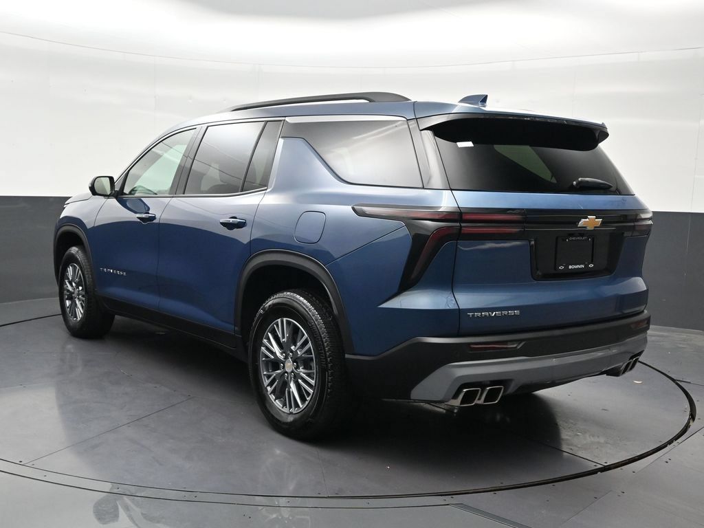 Used 2025 Chevrolet Traverse LT w/ Driver Confidence Package FWD image 3