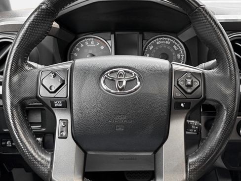 Used 2017 Toyota Tacoma TRD Sport w/ Premium & Technology Package AWD/4WD image 18