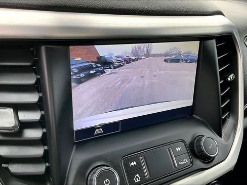 Used 2023 GMC Acadia SLT image 15