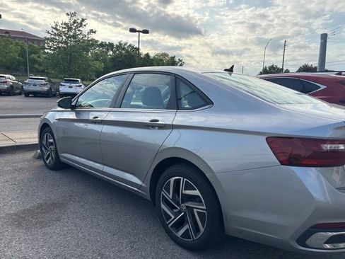 Used 2022 Volkswagen Jetta SEL image 3