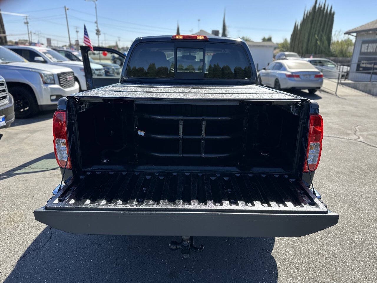 Used 2017 Nissan Frontier SV w/ SV Value Truck Package RWD image 18
