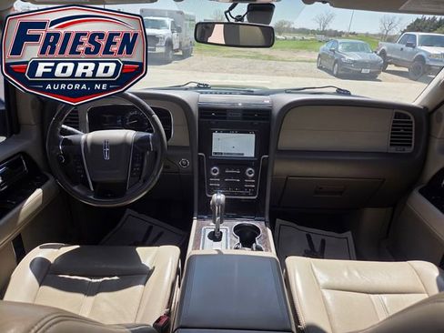 Used 2017 Lincoln Navigator L Select AWD/4WD image 18