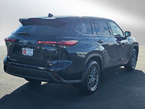 Used 2022 Toyota Highlander LE image 37