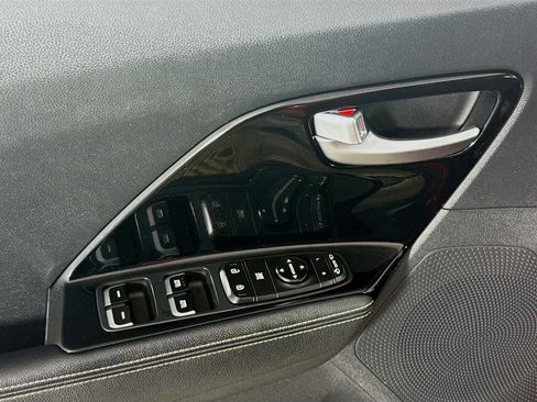 Used 2022 Kia Niro EX w/ Cold Weather Package FWD image 24