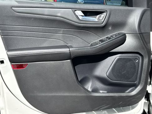 New 2024 Ford Escape SE FWD image 11