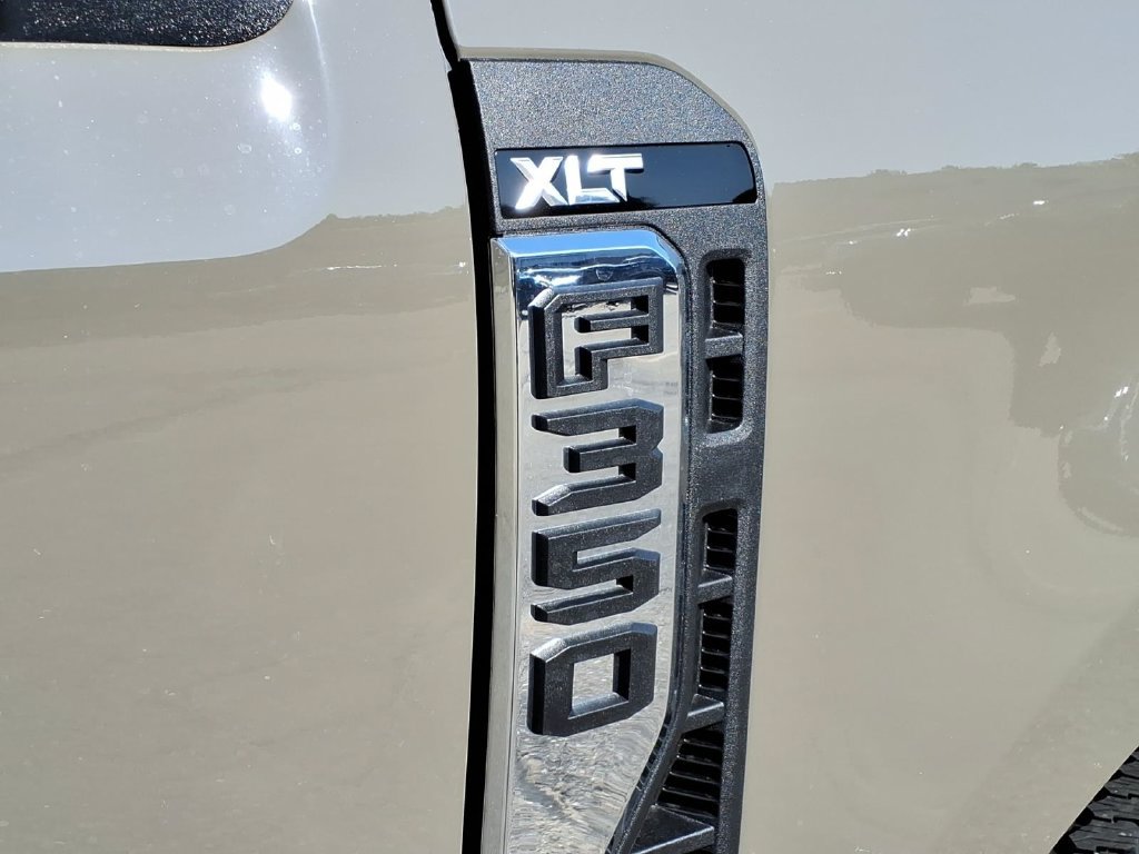New 2026 Ford F350 XLT w/ FX4 Off-Road Package AWD/4WD image 13