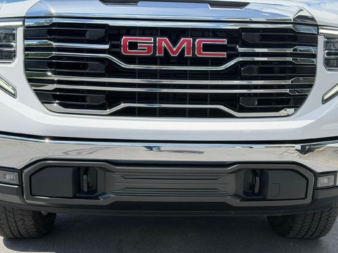 Used 2023 GMC Sierra 1500 SLT w/ SLT Premium Package AWD/4WD image 3