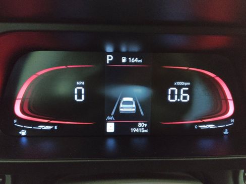 Used 2025 Hyundai Elantra Sport FWD image 23