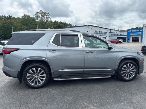 Used 2023 Chevrolet Traverse Premier AWD/4WD image 4