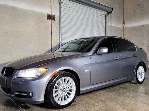 Used 2011 BMW 335i xDrive Sedan image 5