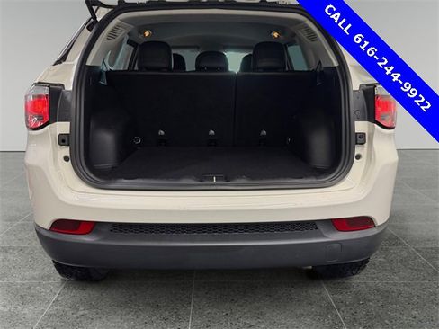 Used 2018 Jeep Compass Latitude w/ Cold Weather Group image 15