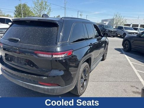 Used 2023 Jeep Grand Cherokee Limited w/ Luxury Tech Group II image 18