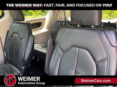 Used 2021 Chrysler Pacifica Touring-L w/ Uconnect Theater Family Group AWD/4WD image 21