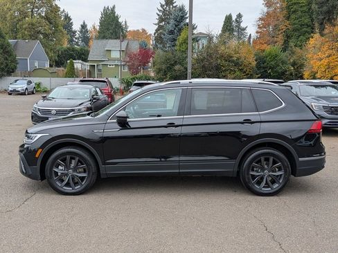 Certified 2024 Volkswagen Tiguan SE image 2