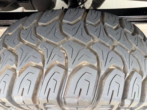 Used 2005 Chevrolet Avalanche 2500 w/ Preferred Equipment Group AWD/4WD image 30