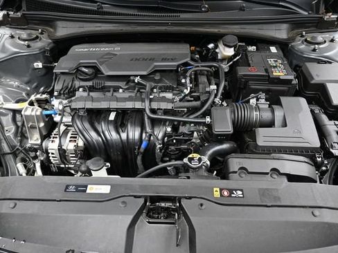 Used 2026 Hyundai Elantra Limited FWD image 9