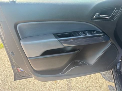 Used 2020 Chevrolet Colorado Z71 AWD/4WD image 16
