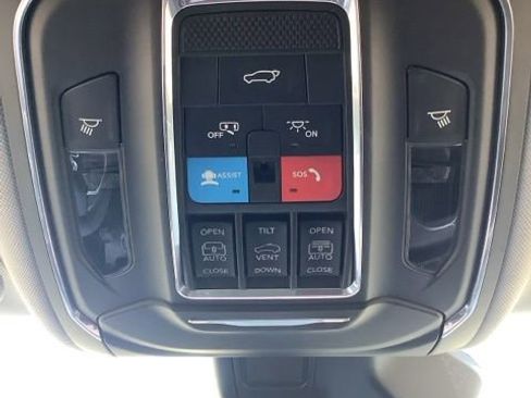 Certified 2023 Jeep Grand Cherokee Limited w/ Luxury Tech Group II AWD/4WD image 26