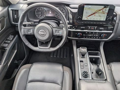 Used 2025 Nissan Pathfinder SL AWD/4WD image 10