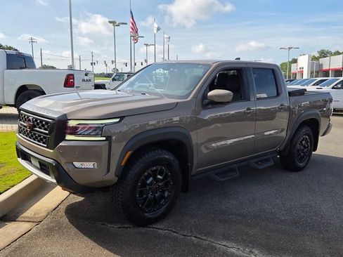 Used 2022 Nissan Frontier PRO-4X w/ Pro-4X Premium Package AWD/4WD image 3