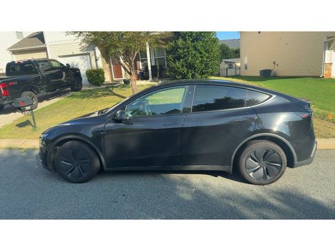 Used 2026 Tesla Model Y Long Range AWD/4WD image 2