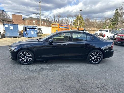 Used 2019 Volvo S60 T6 Momentum w/ Multimedia Package image 2