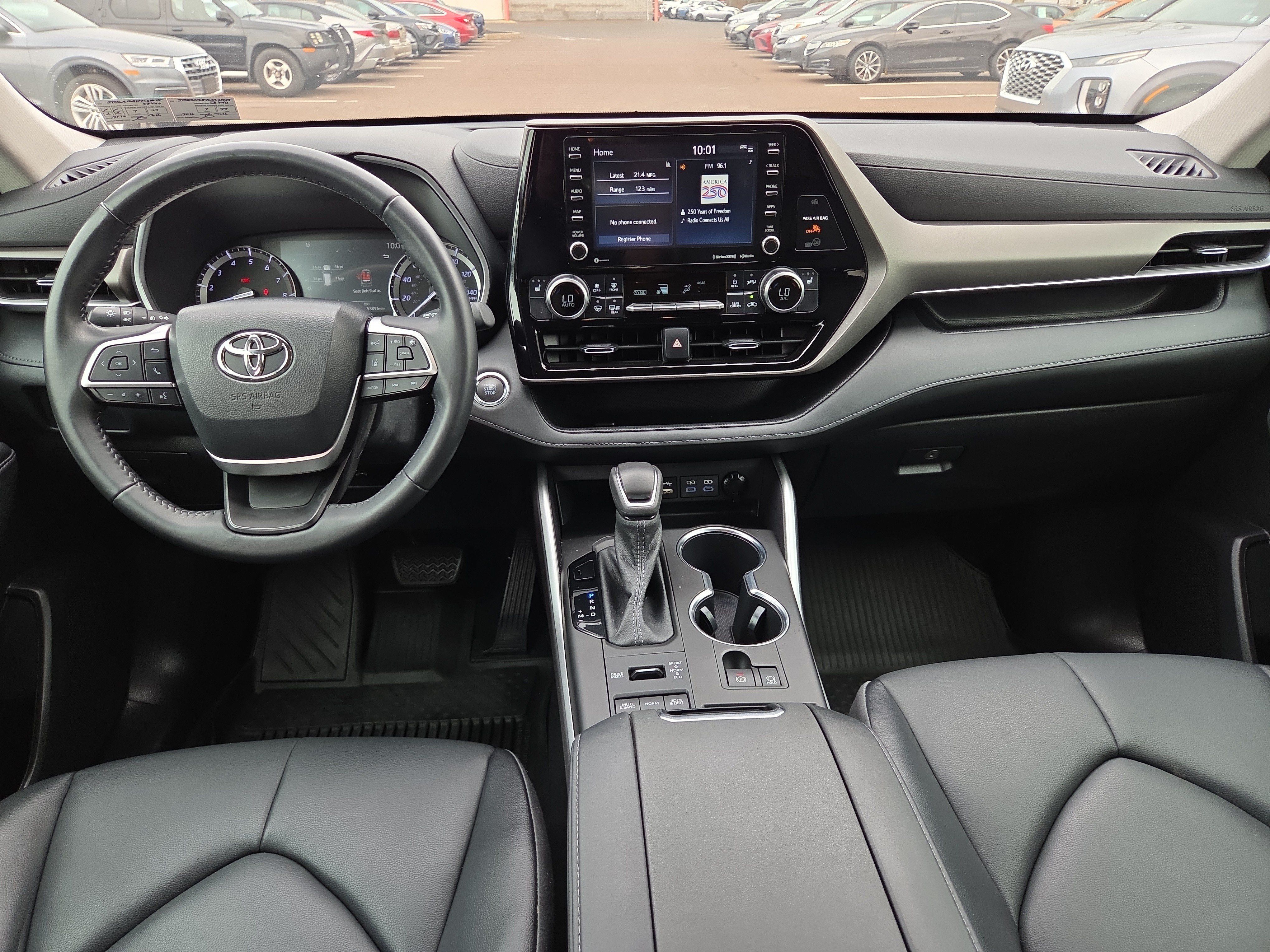 Used 2022 Toyota Highlander XLE AWD/4WD image 22