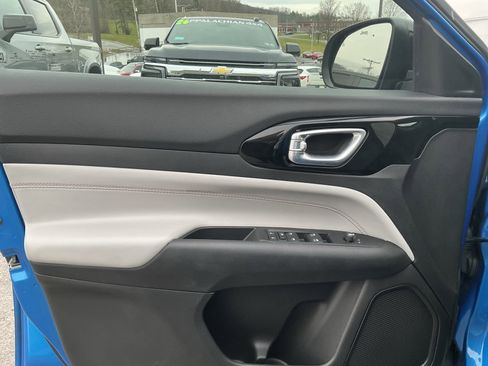 Used 2022 Jeep Compass Limited image 16