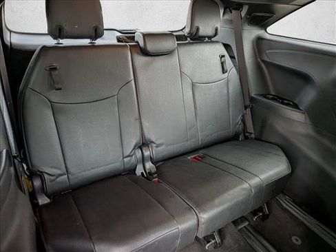 Used 2025 Toyota Sienna XLE Woodland Edition image 22