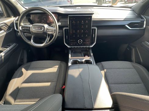 Used 2025 GMC Acadia Elevation image 10