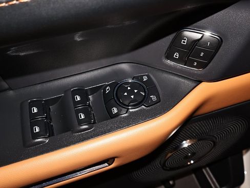 Certified 2024 Ford Expedition Platinum image 12